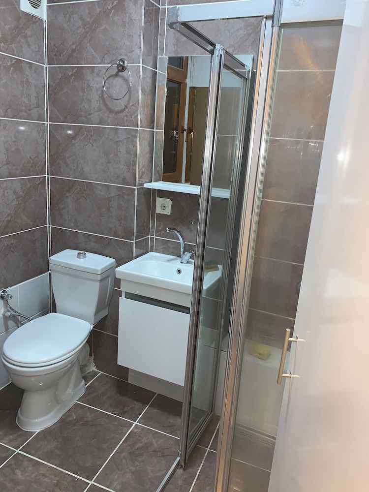 Omar Sultan Suites 28/33
