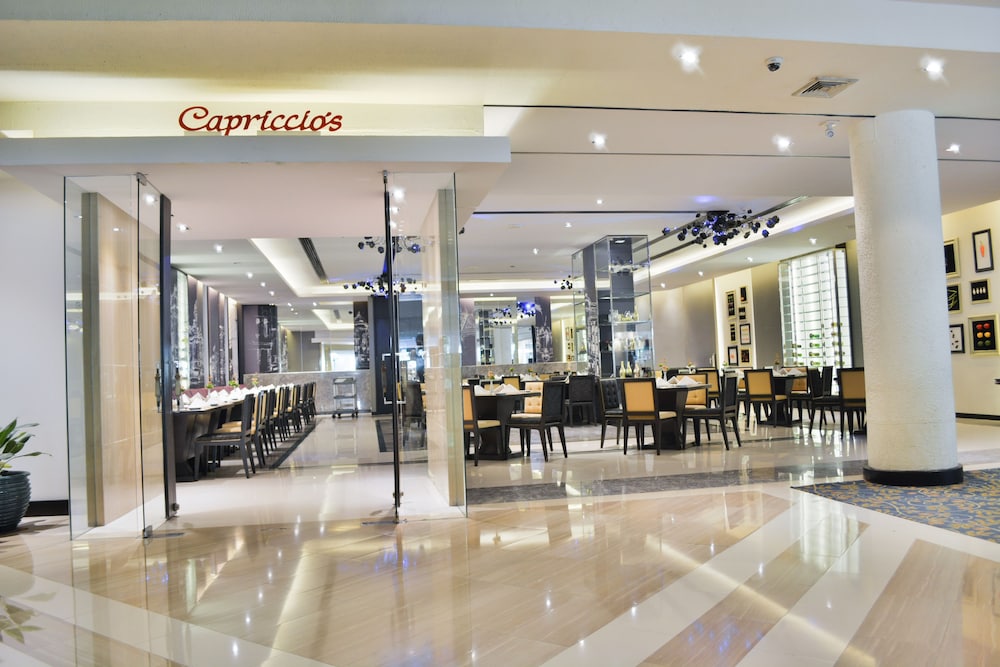 Lobby at Rama Gardens Hotel, BANGKOK