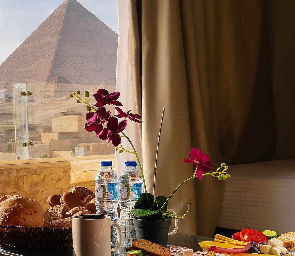 Egypt Pyramids Inn 28/50