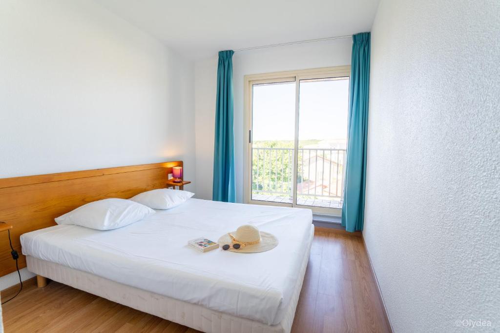 one bedroom apartment village view