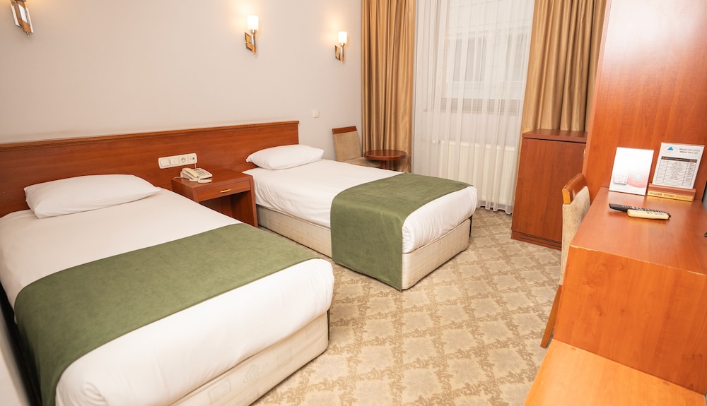 Golden Siyav Hotel 17/75