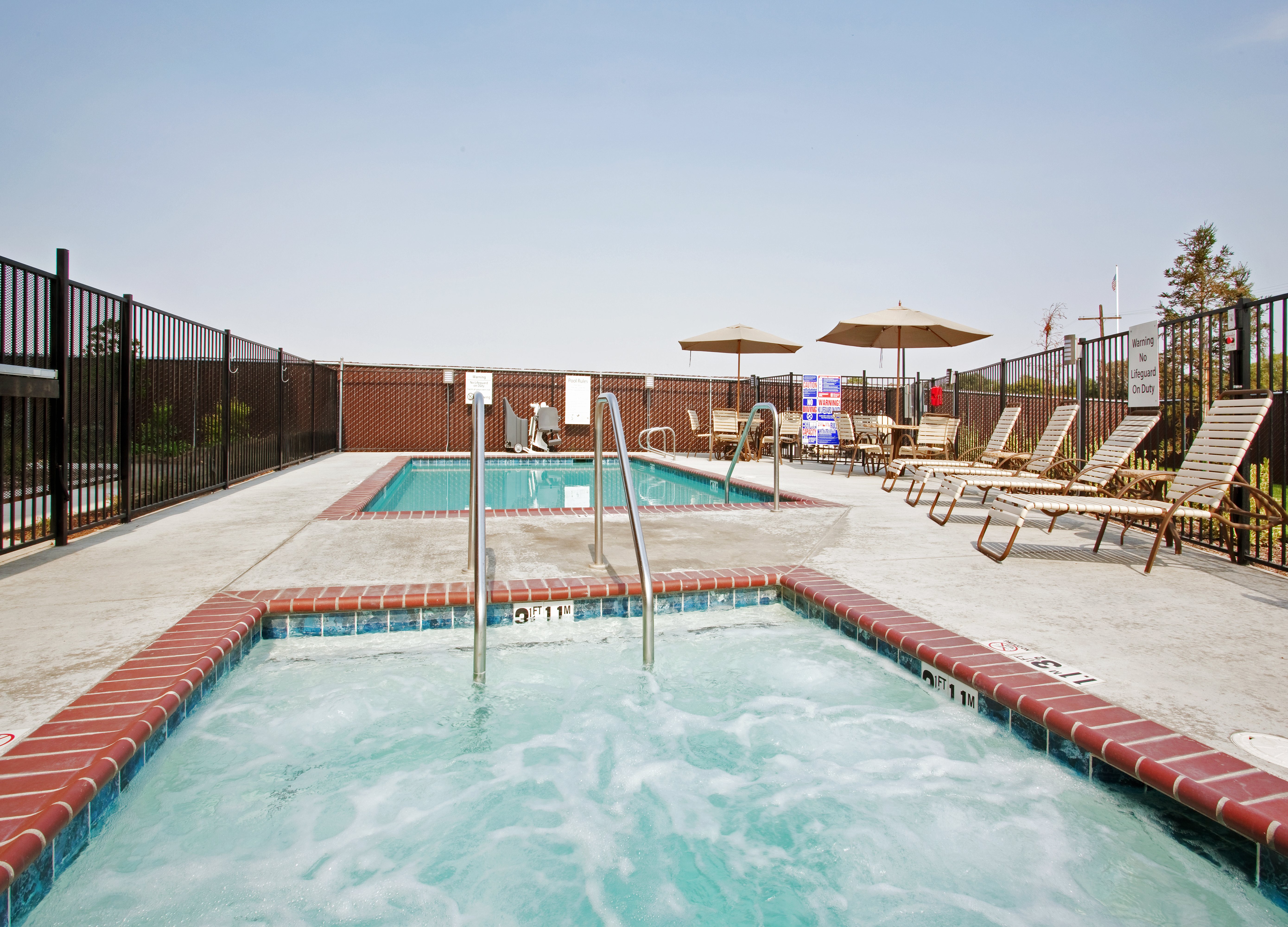Holiday Inn Express Hotel And Suites Dinuba West 15/22