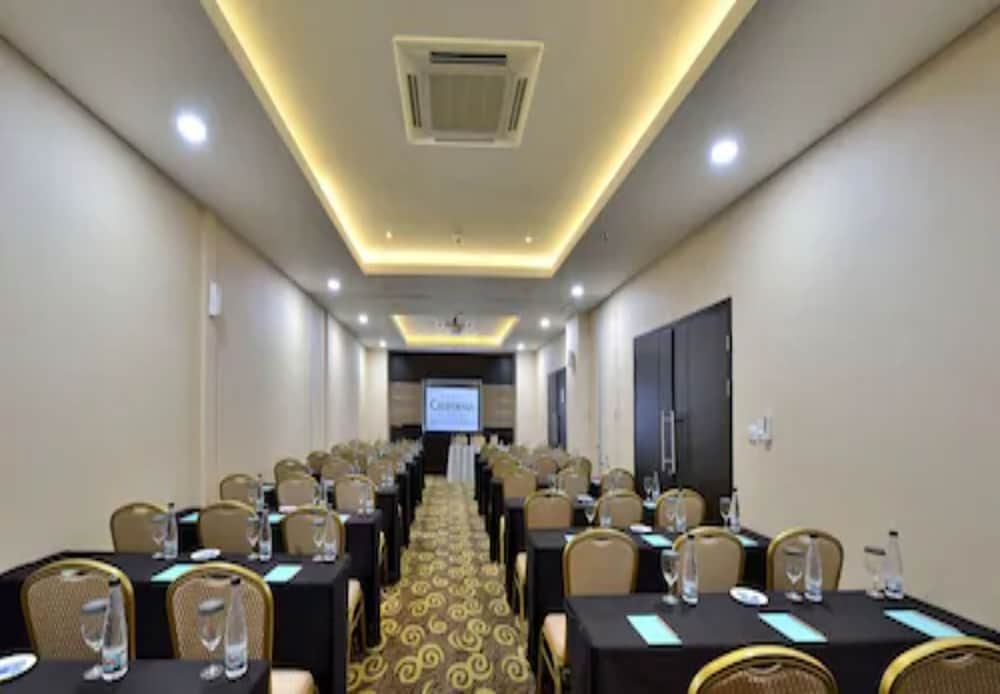 Hotel California Bandung 36/42
