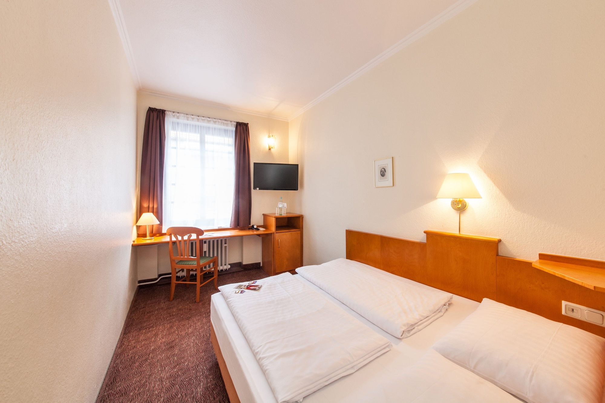 ROOM, SINGLE, QUEEN BED
