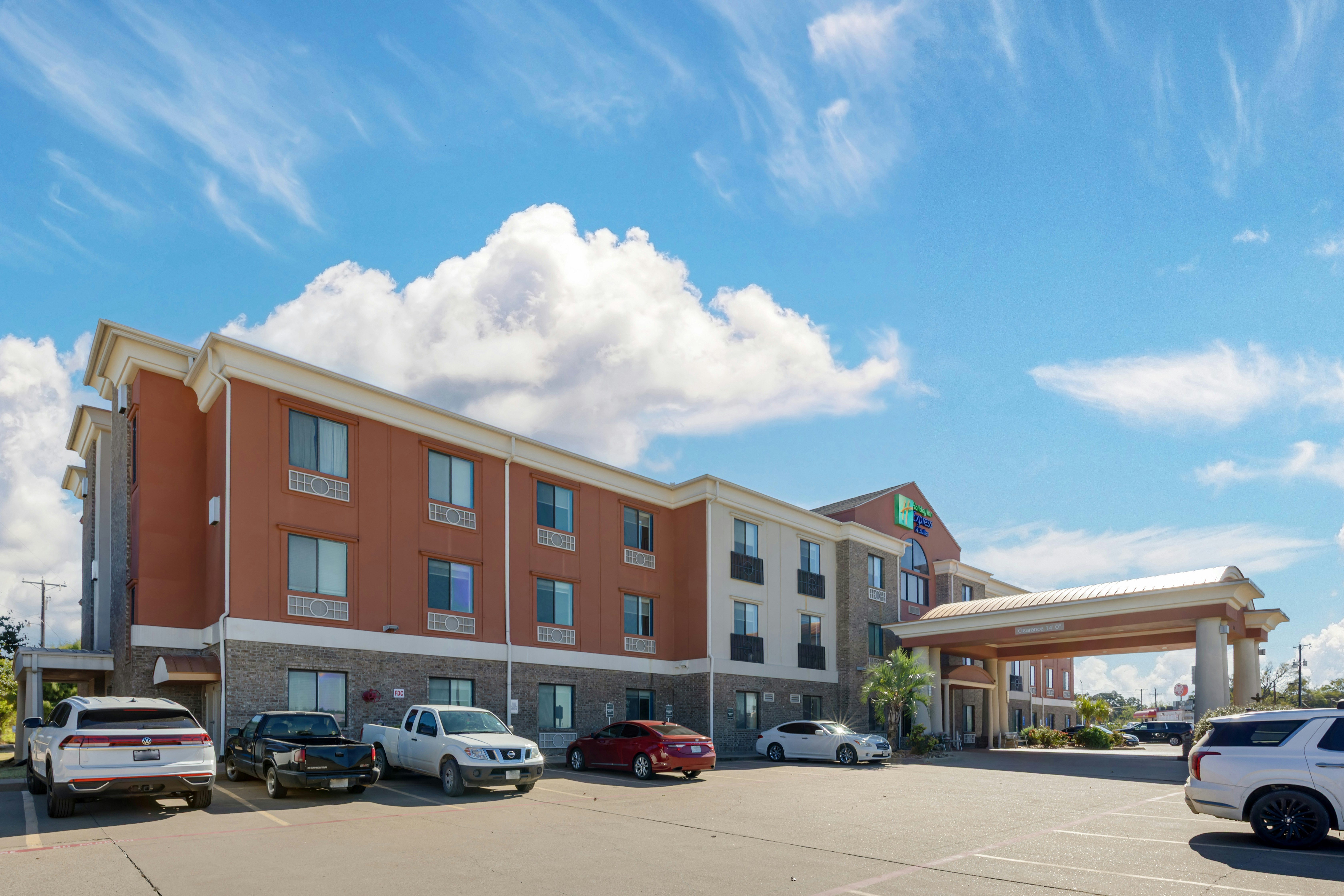 Holiday Inn Express Hotel Suites Fairfield North 58/63