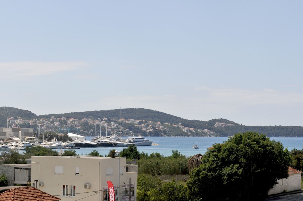 Apartmani Trogir 2/50