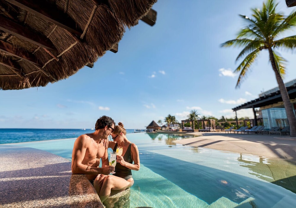 swimming pool spa