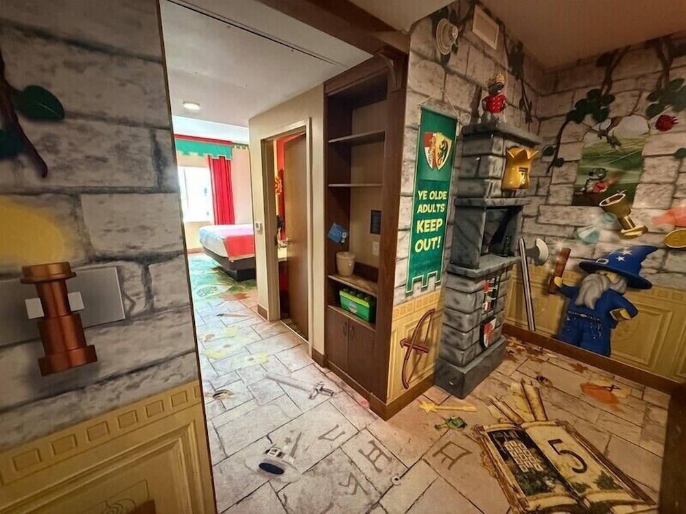 Legoland Florida Hotel 25/50