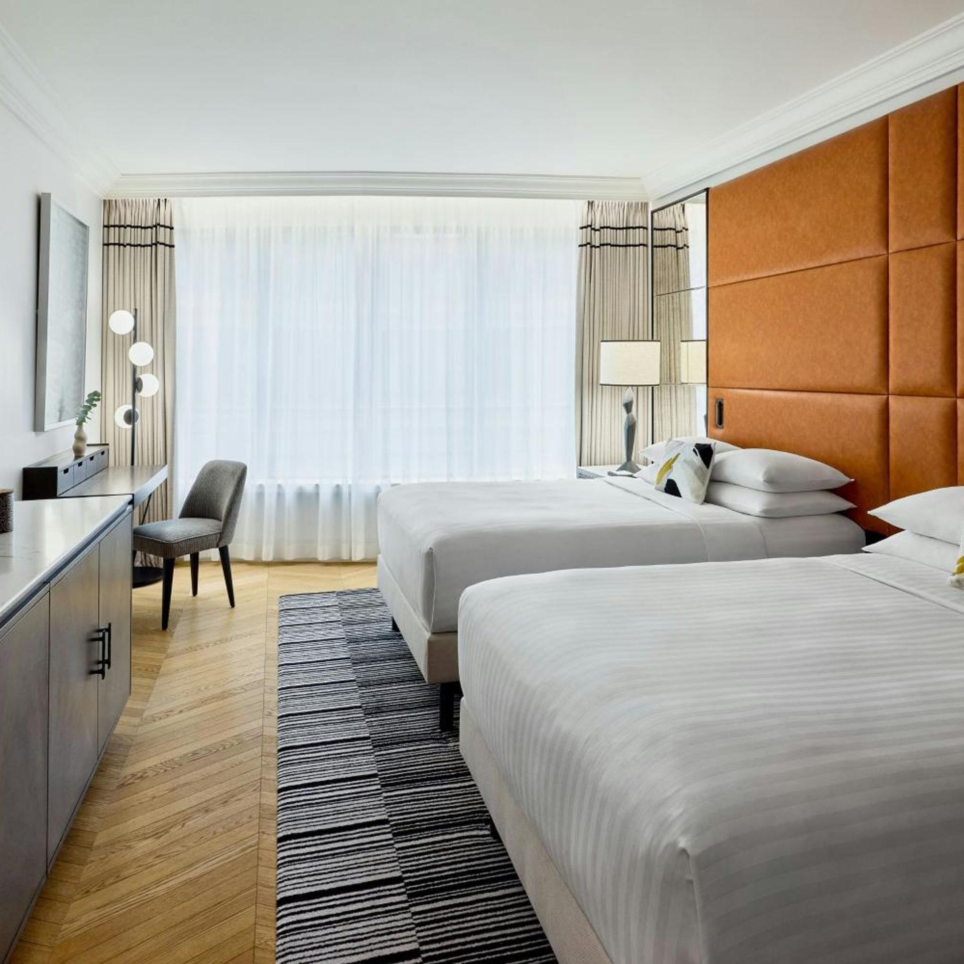 2 Bedrooms, Parisian, Family Suite, Atrium View