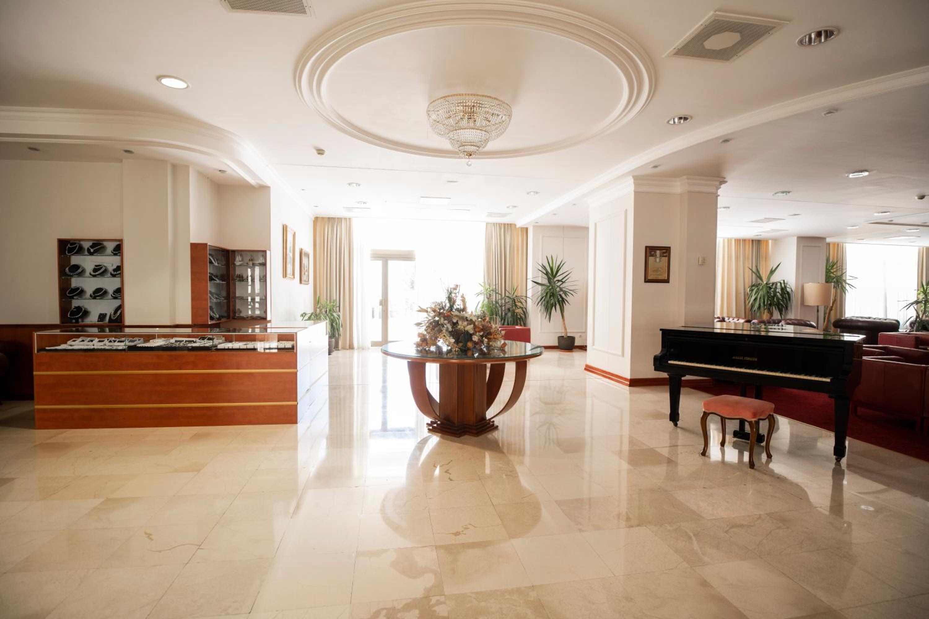 Metropol Hotel 7/54