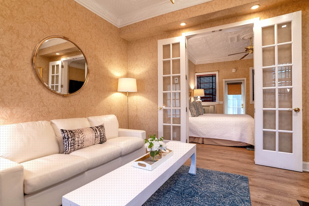 The Chateau Inn and Suites 35/57