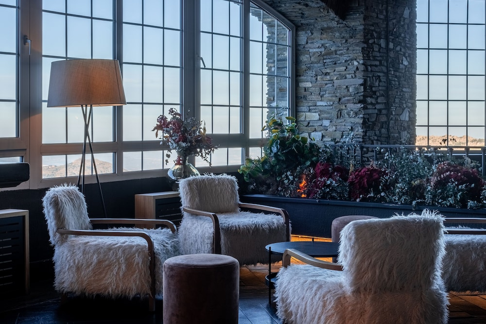 The Mountains Hotel 30/50