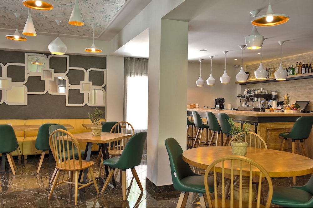 Elia Bettolo Hotel 58/69