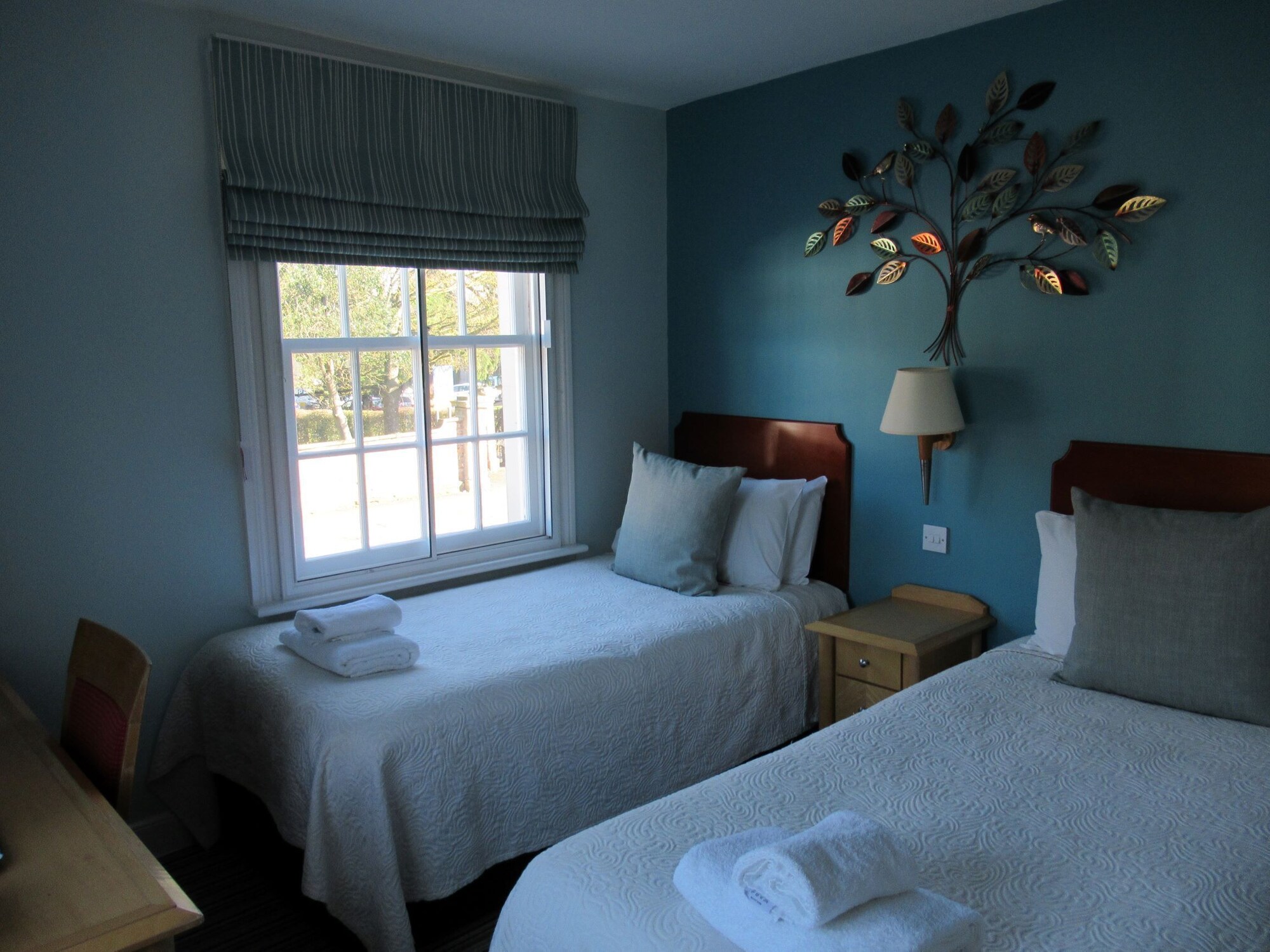ROOM, TWIN BEDS