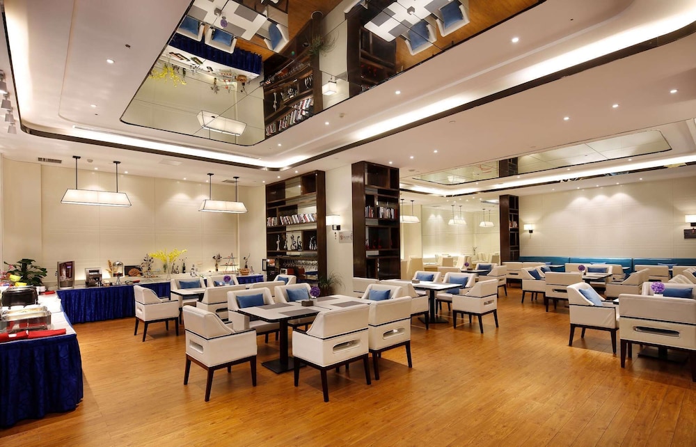Ramada Encore by Wyndham Wuhan 34/42