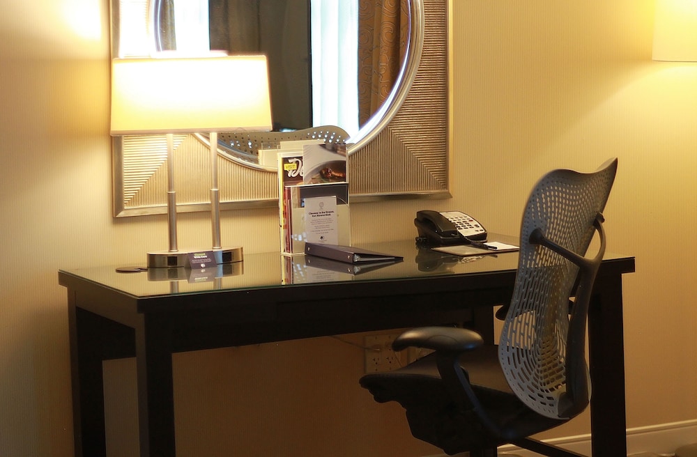 DoubleTree Suites by Hilton Detroit Downtown - Fort Shelby 58/59