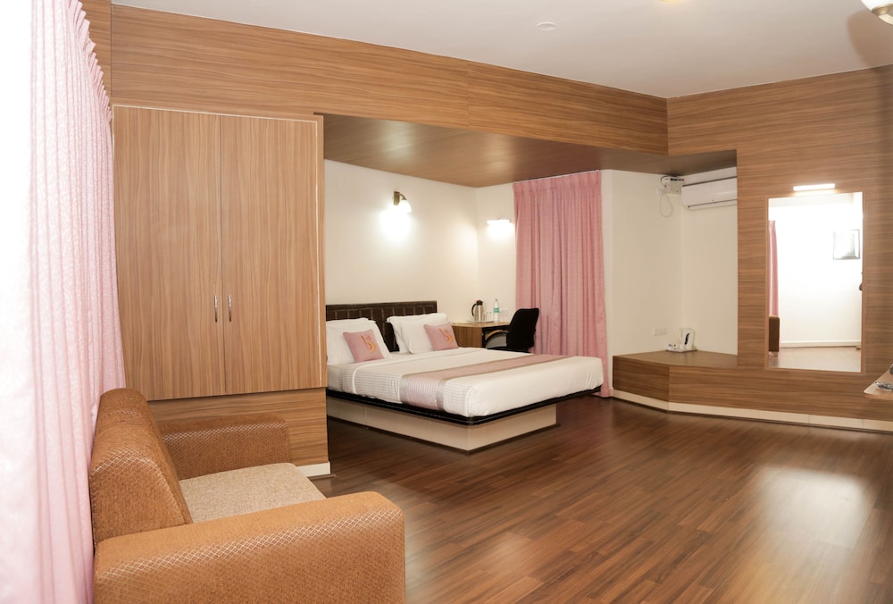 HOTEL GRAND BEE 27/50