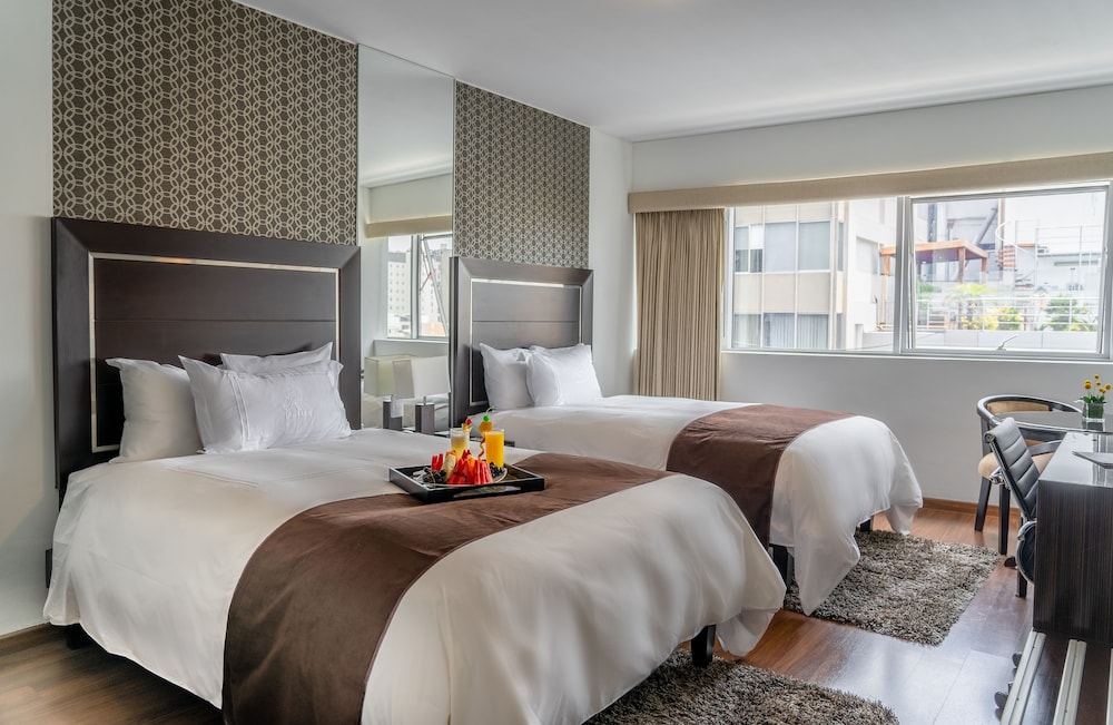 ROOM, TWIN BEDS