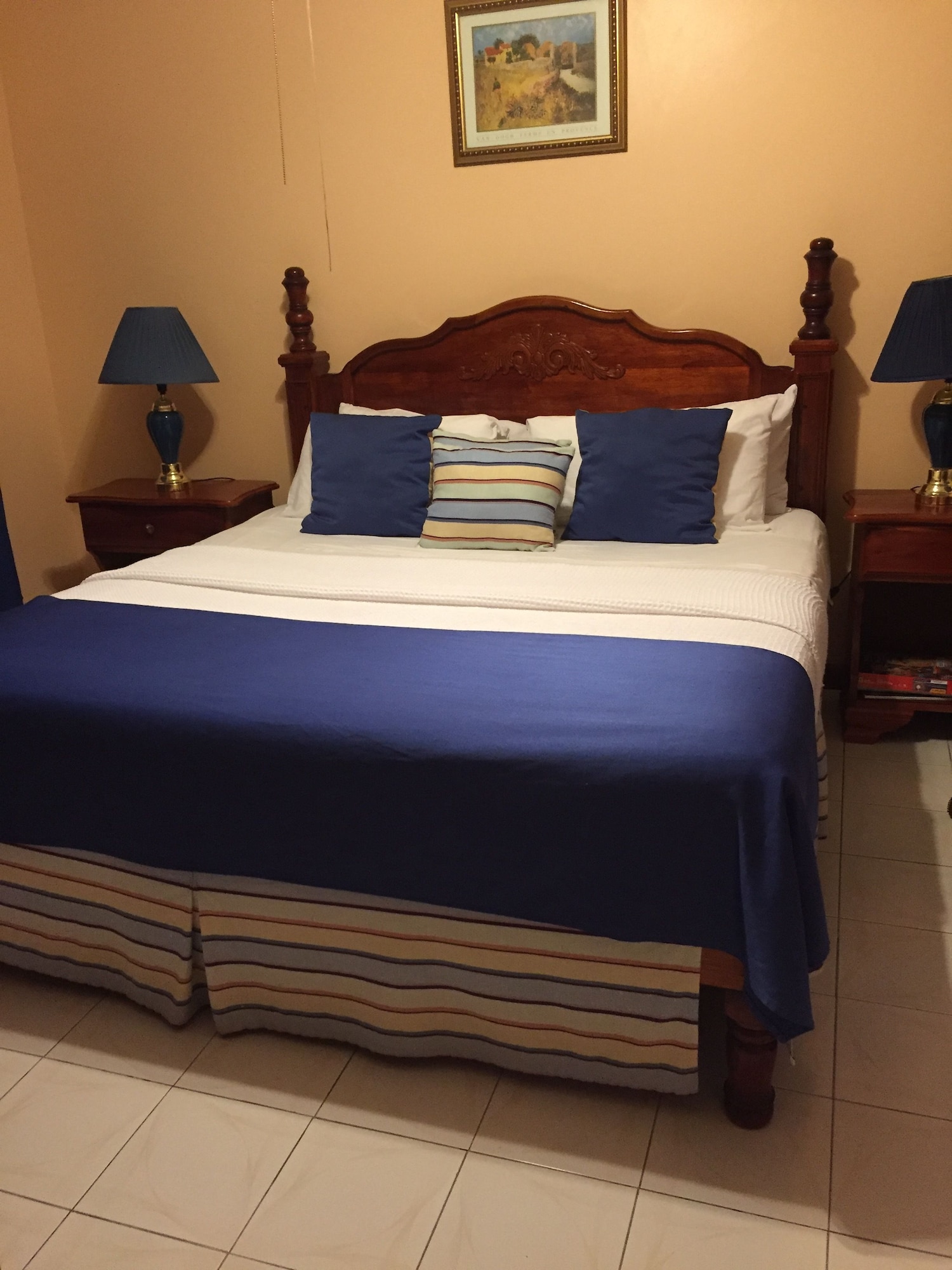 ROOM, KING BED