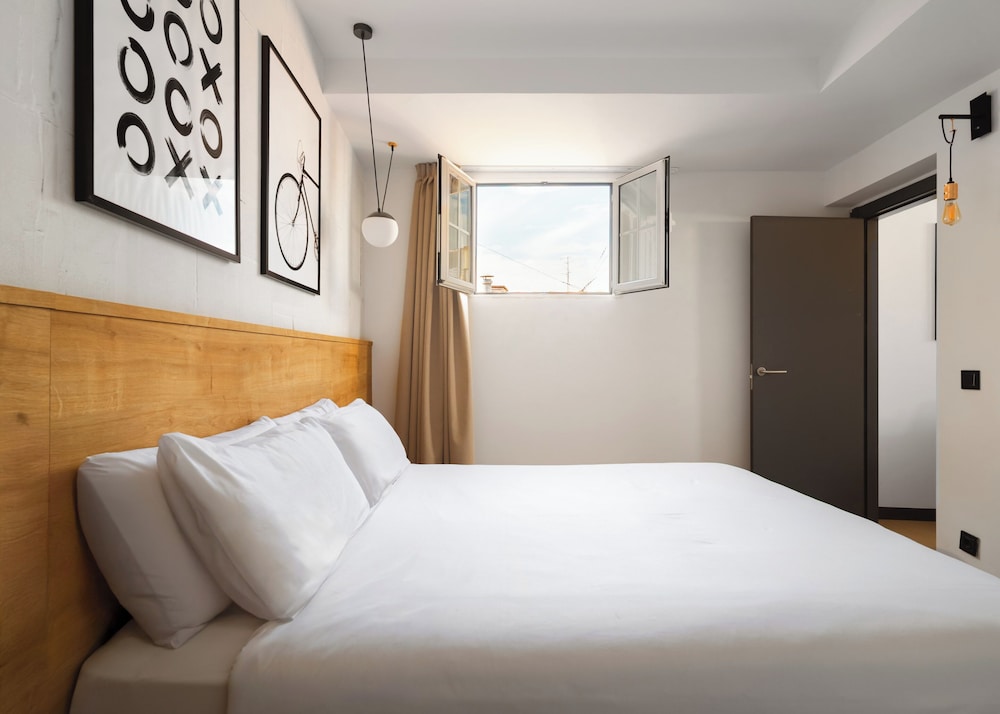 1 BEDROOM, FAMILY, APARTMENT