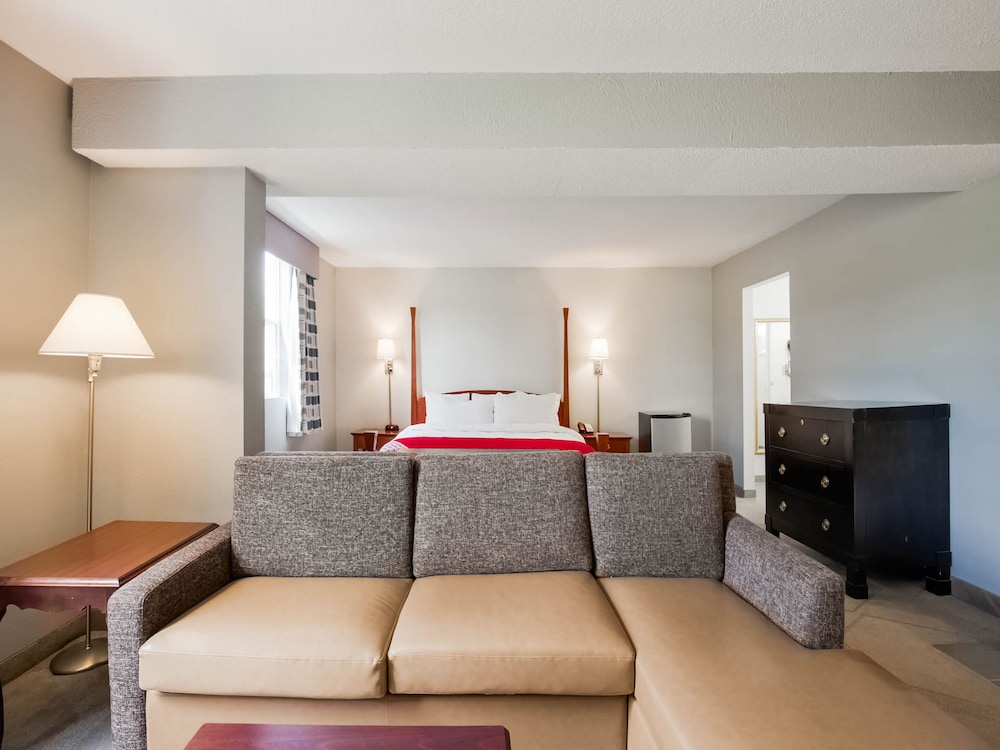 Days Inn by Wyndham Conneaut 35/47