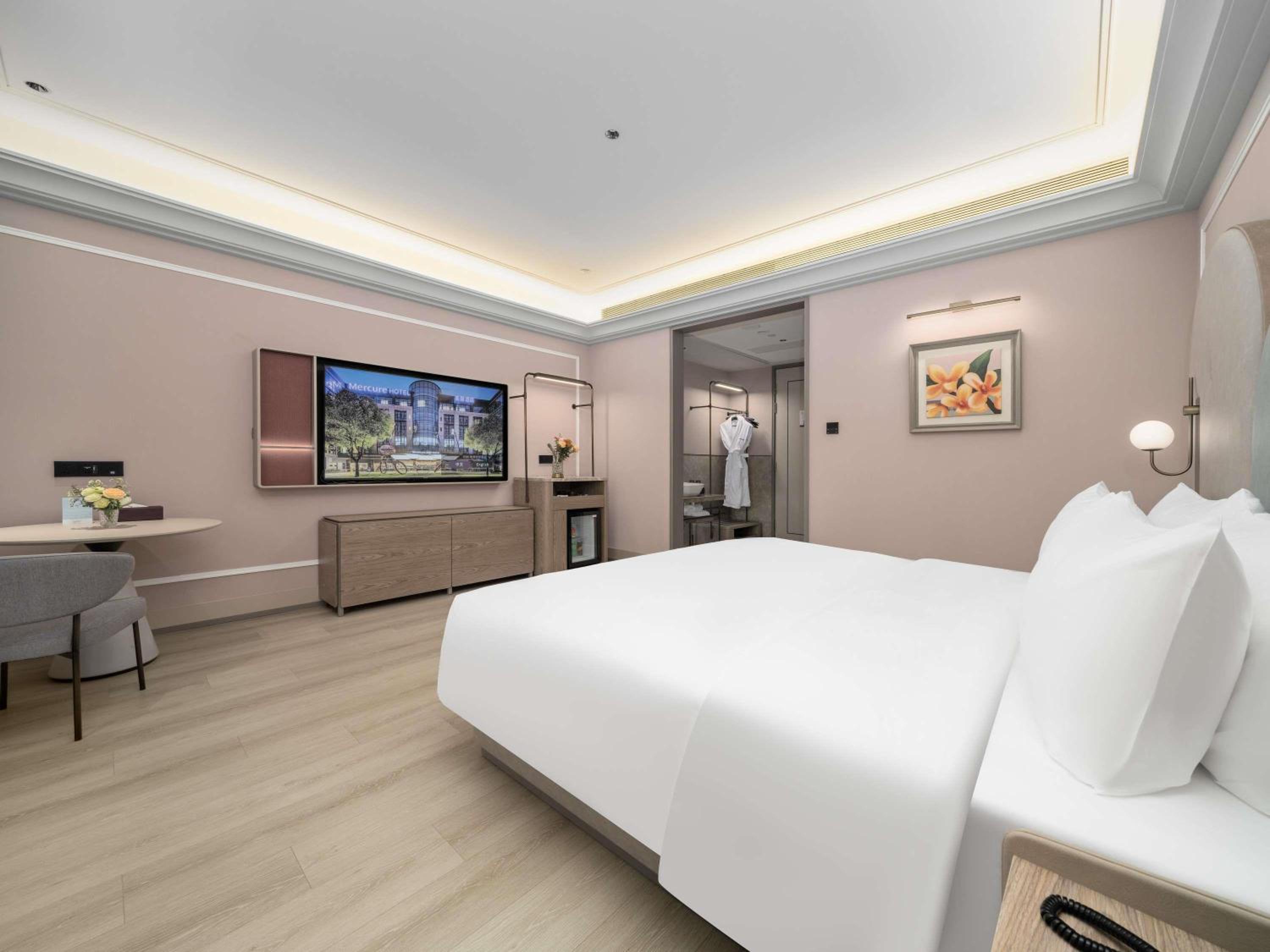 EXECUTIVE, KING BED