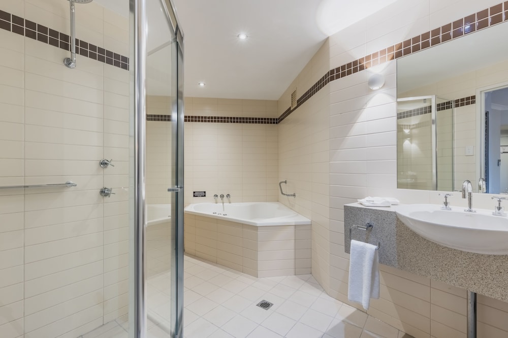 Spa, Family, Studio, King and Twin Beds 7/10