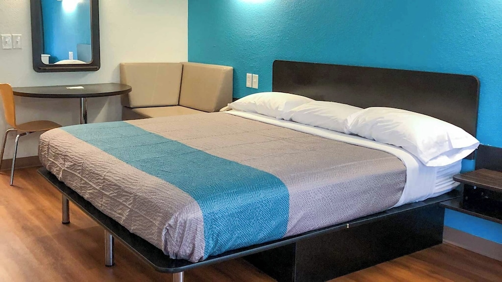 Motel6 Daytona Beach, FL - Speedway 27/57