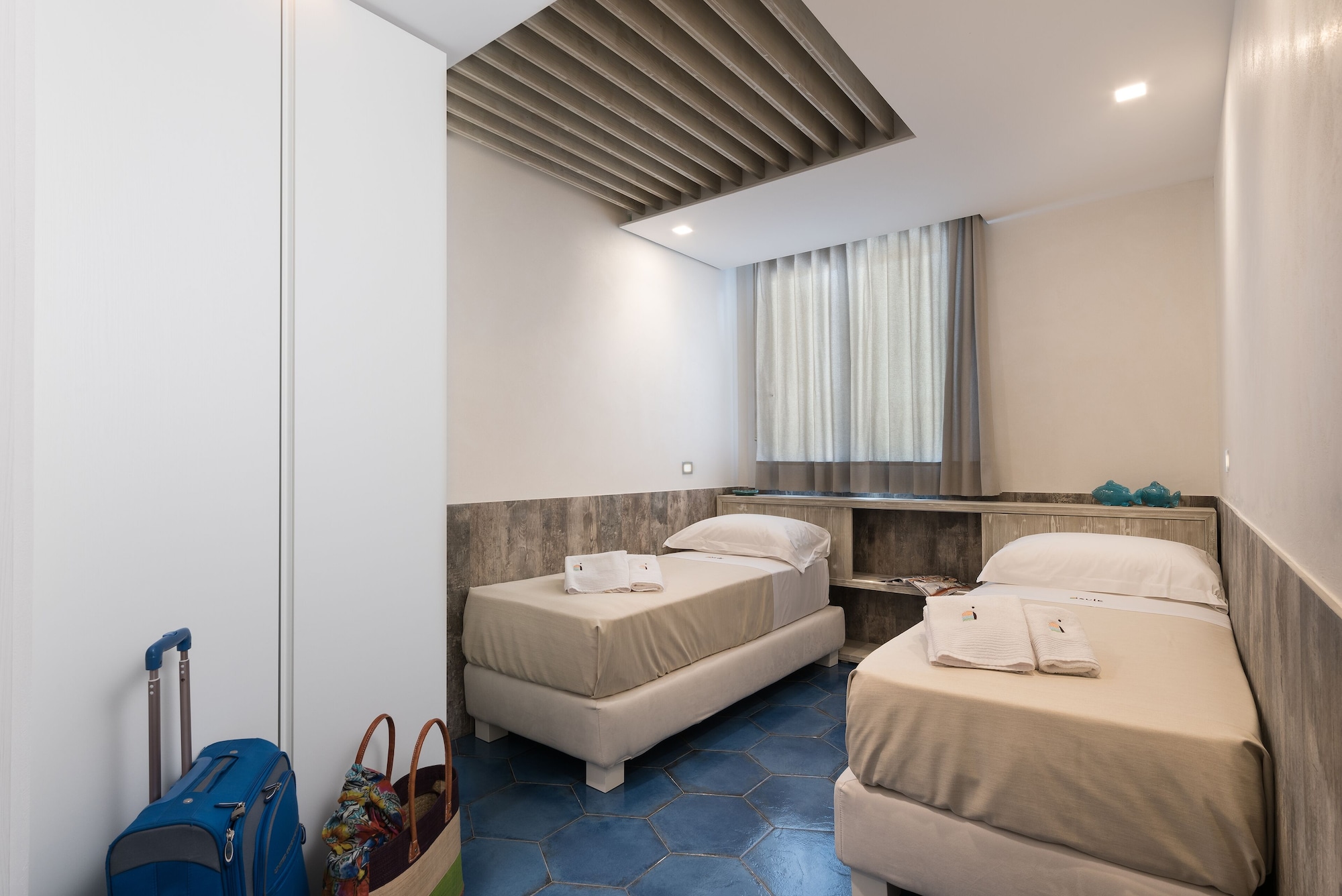 STANDARD, DOUBLE OR TWIN BED