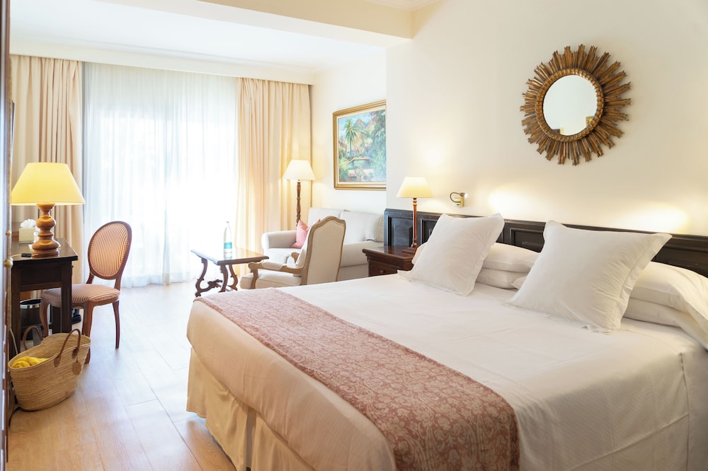 JUNIOR SUITE, TWIN BEDS, BALCONY
