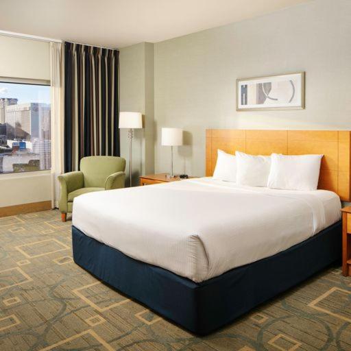 SOLITAIRE, SUITE, KING BED