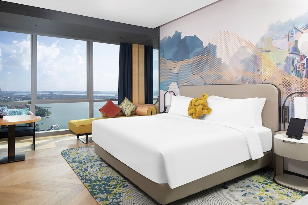 Social, Lake, King Bed