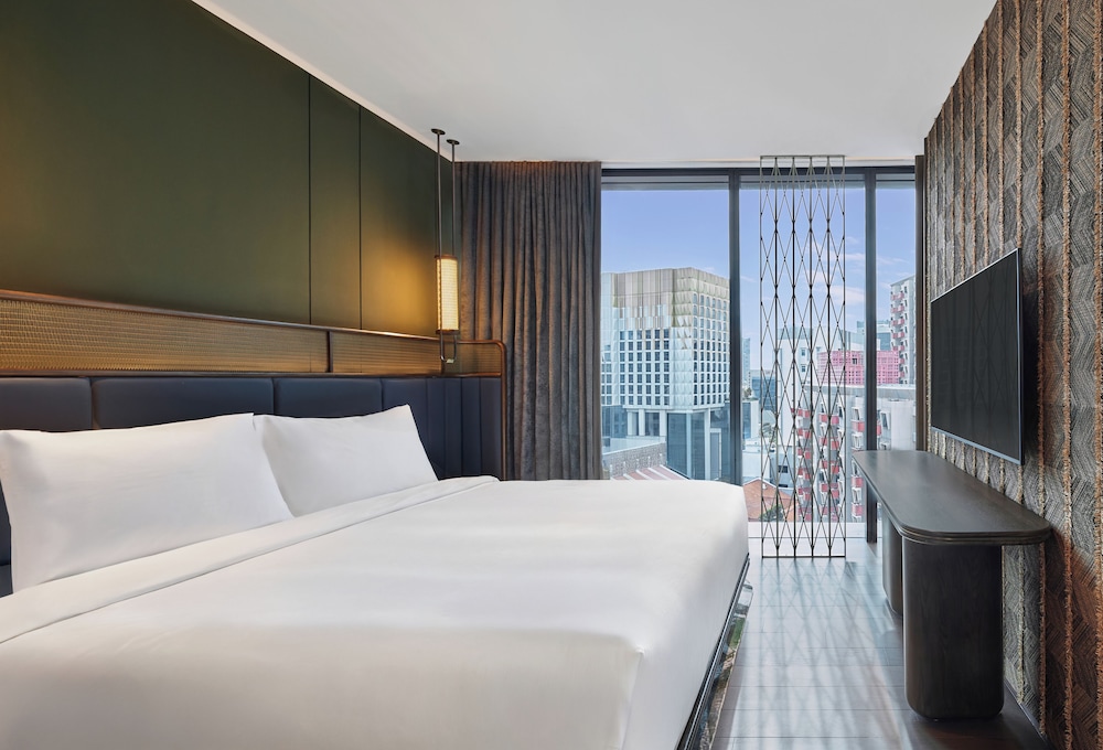 جناح بسرير كينج بإطلالة على المدينة بشرفة بغرفة نوم واحدة، Varel Singapore, a Tribute Portfolio Hotel 3/10