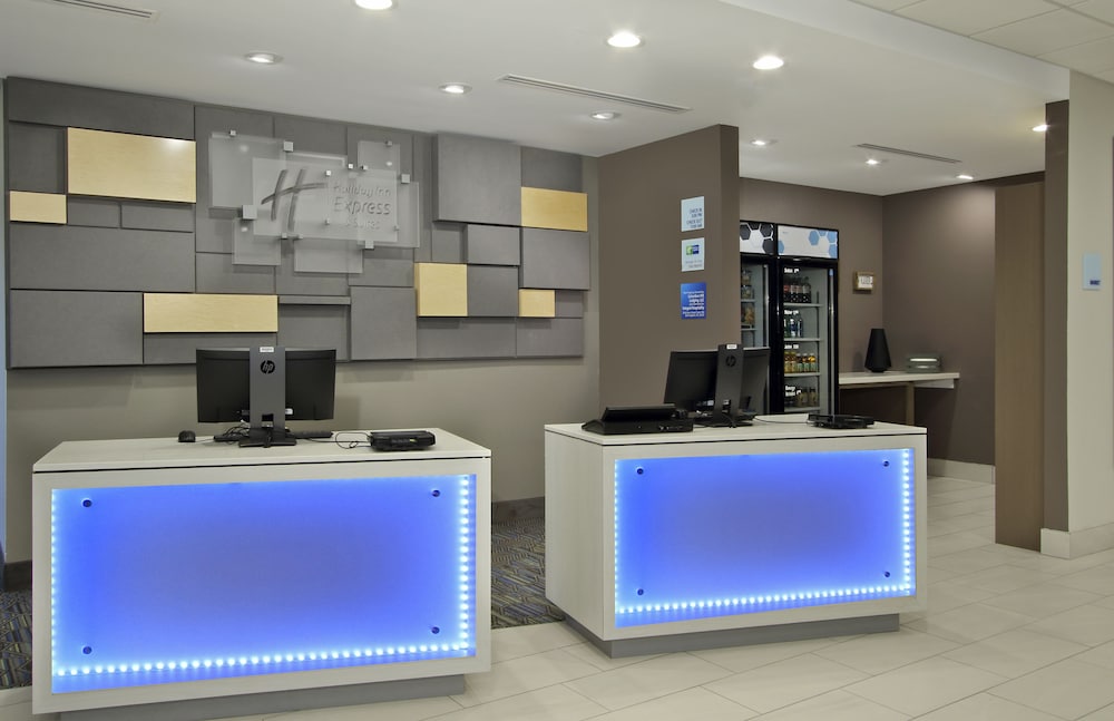 Holiday Inn Express Suites Columbus North 11/54