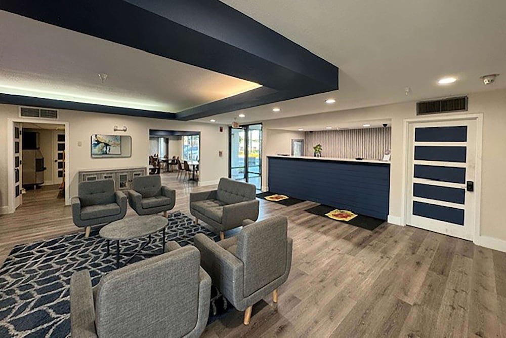 Super 8 by Wyndham Orlando Near Florida Mall 31/54