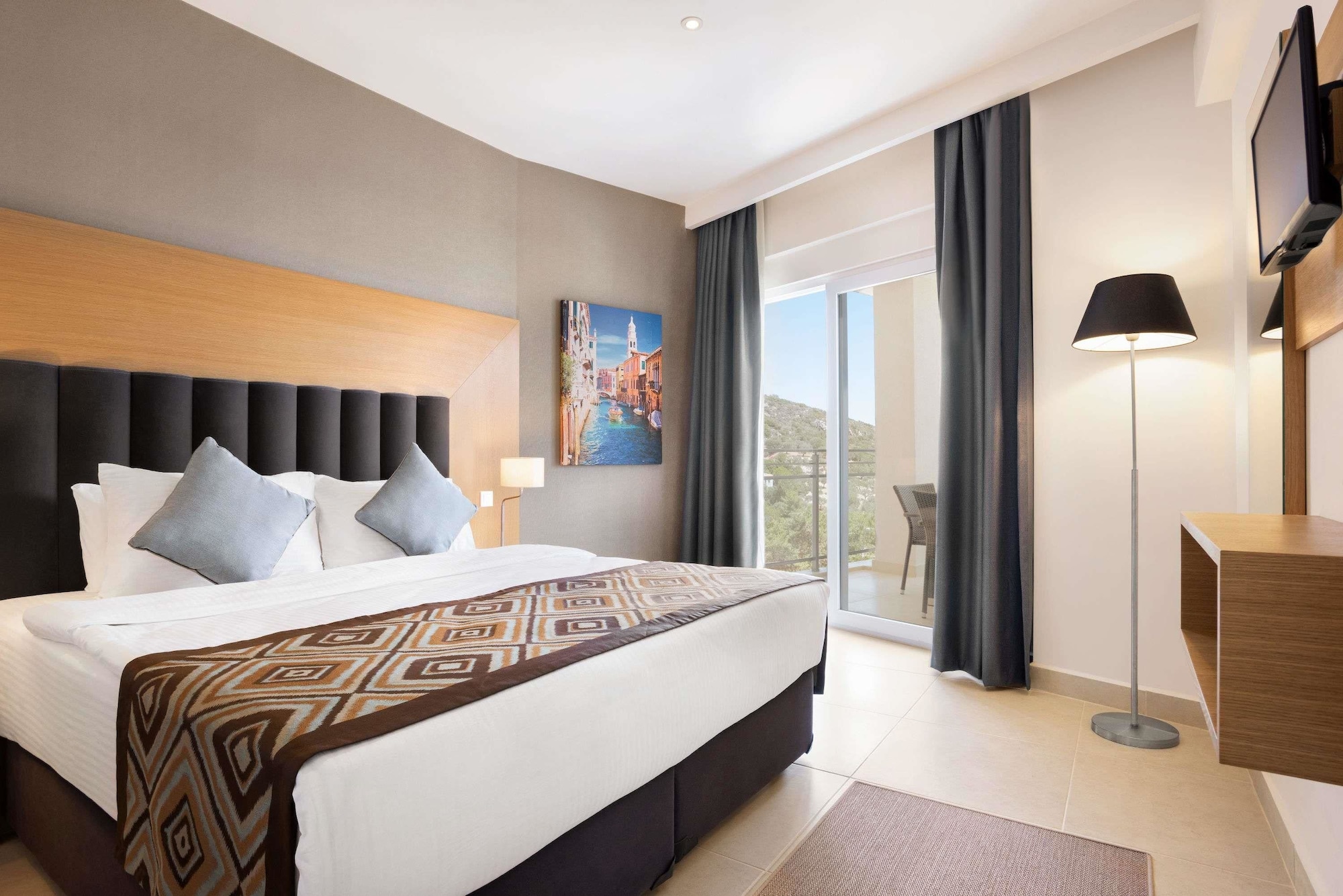SUPERIOR, DOUBLE BED
