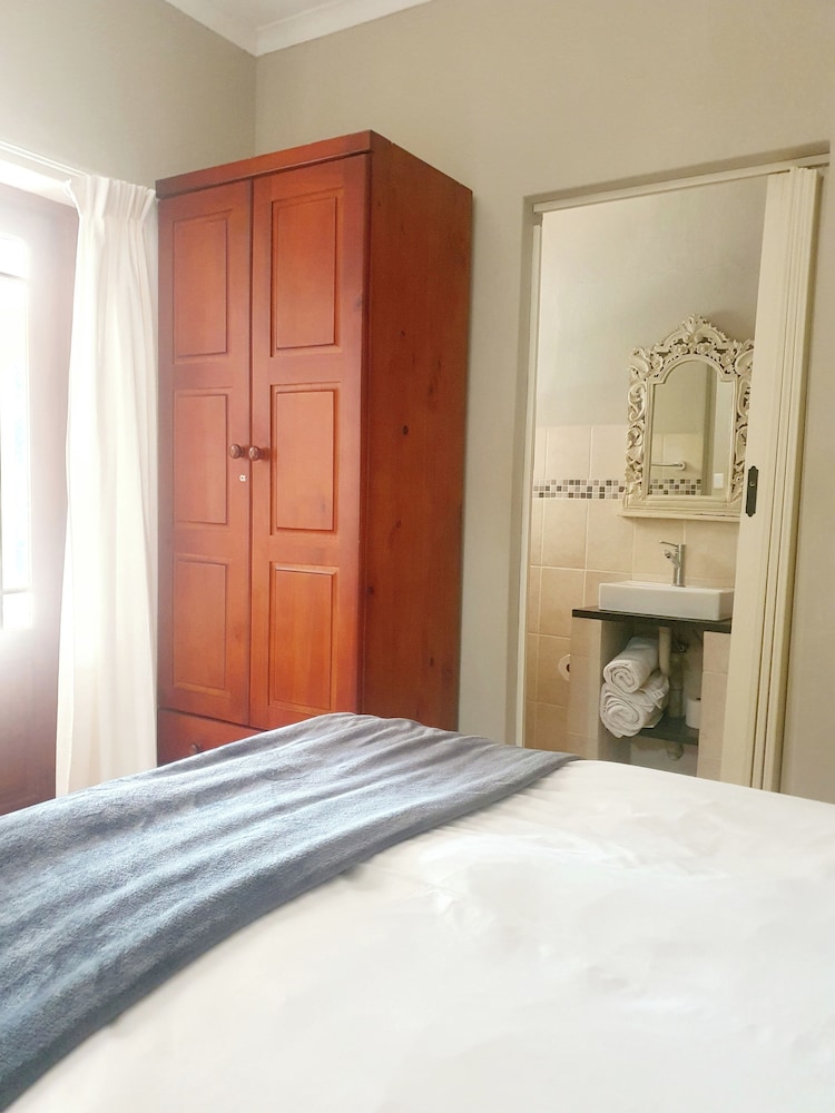 2 BEDROOMS, FAMILY, BUNGALOW