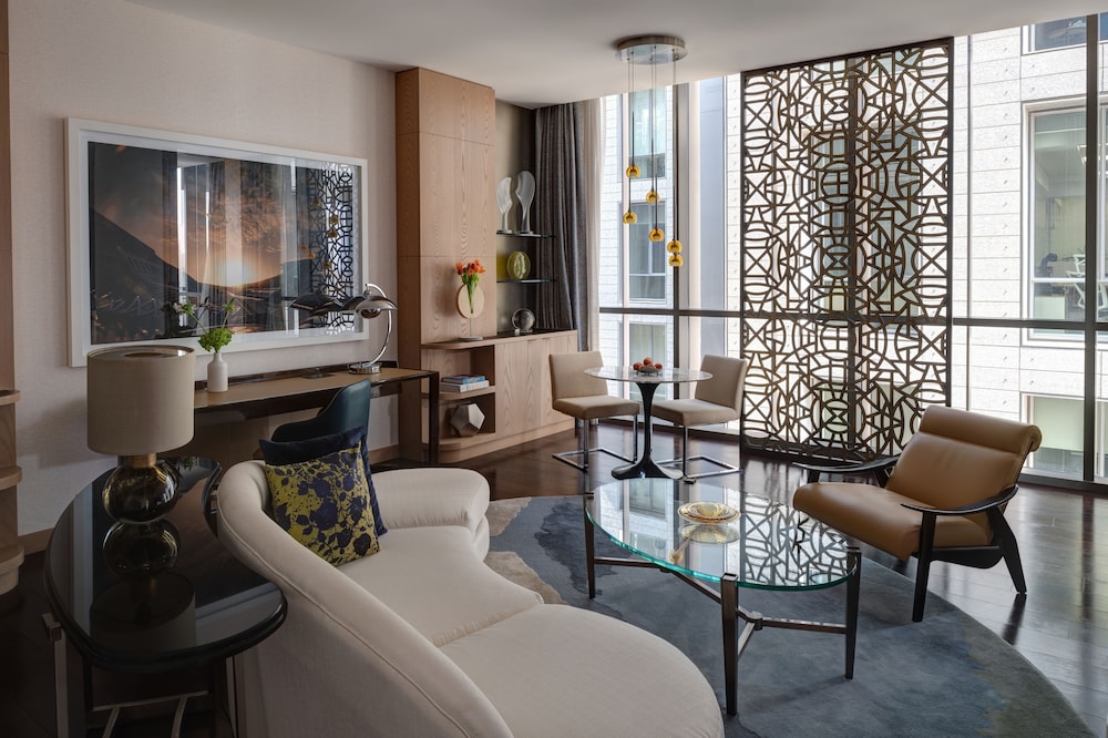 Four Seasons Hotel Dubai International Financial Centre 61/86