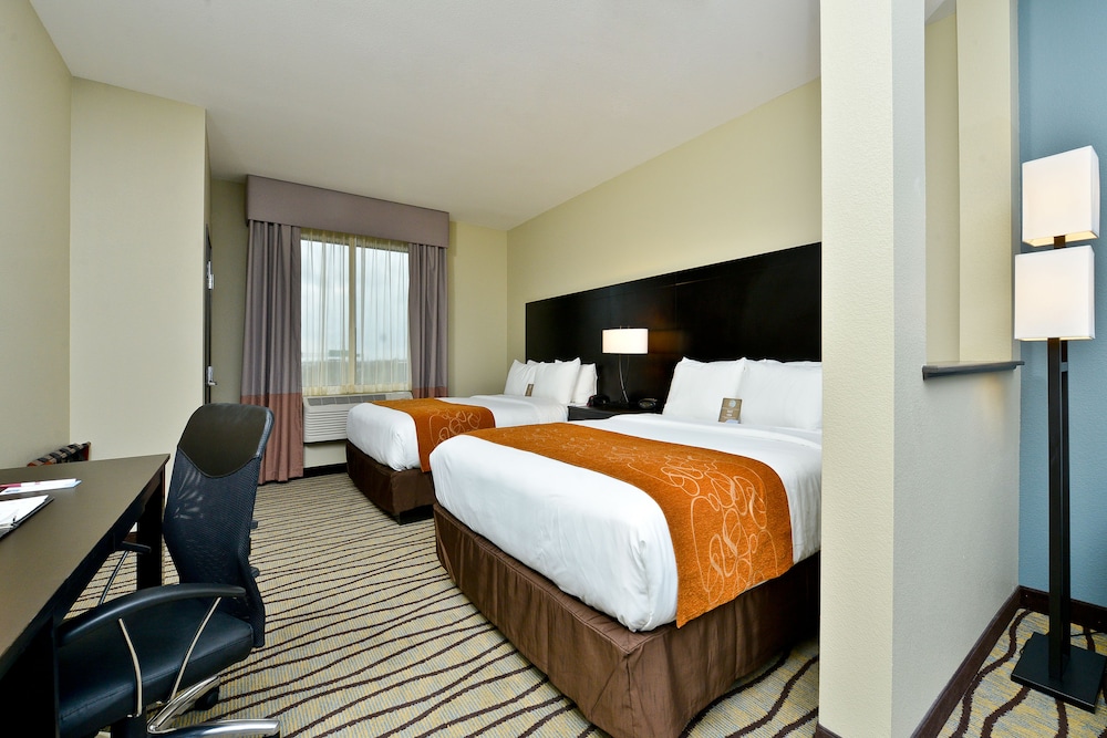 Comfort Suites near Westchase on Beltway 8 16/46