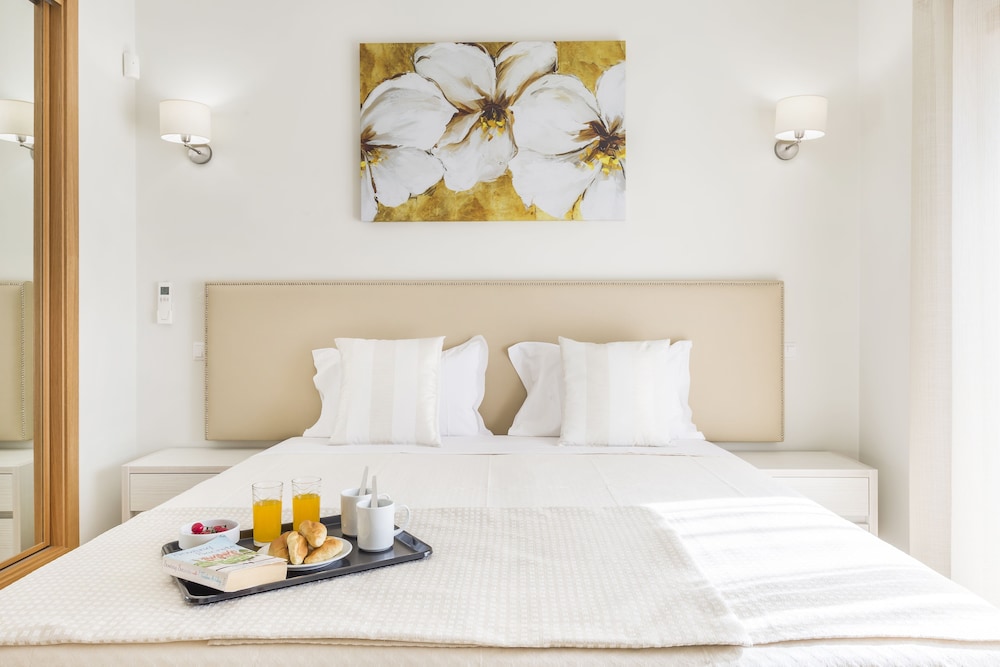 Connecting, Villa, Double and Twin Beds