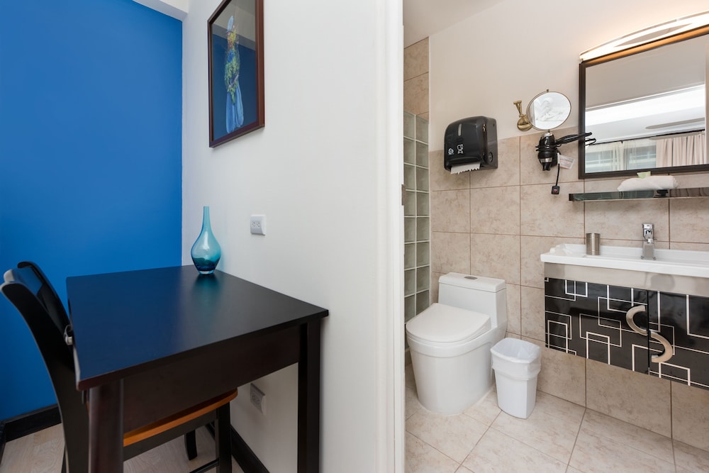 Hostel Del Paseo 50/50