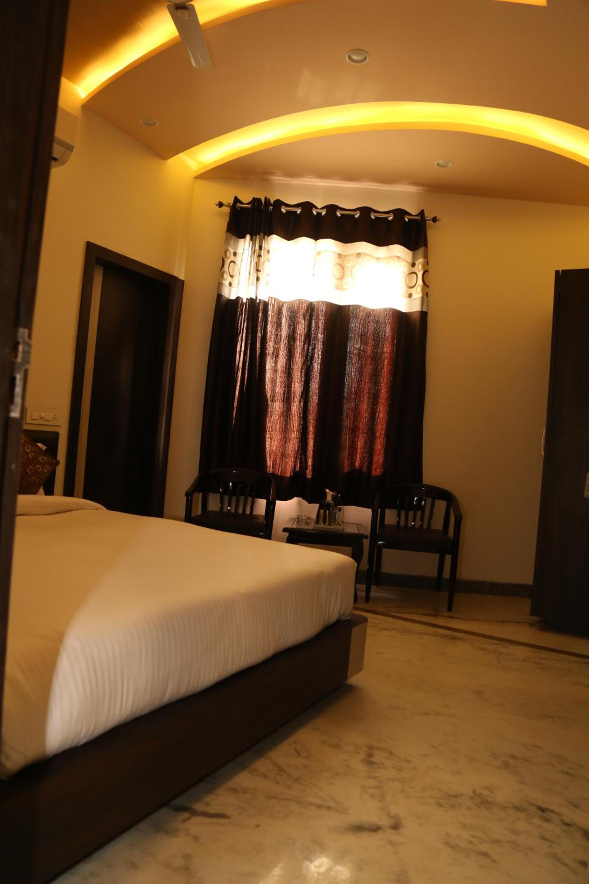 Hotel Delight 19/27