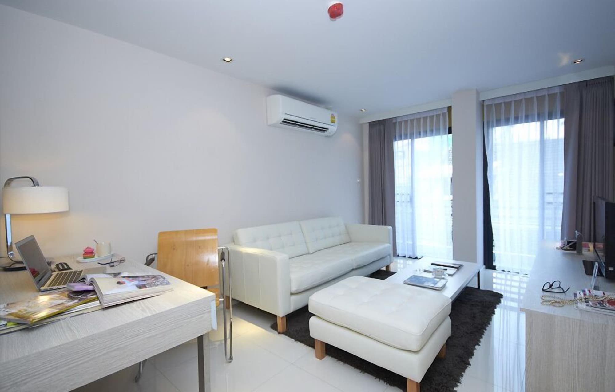 2 BEDROOMS, SUITE