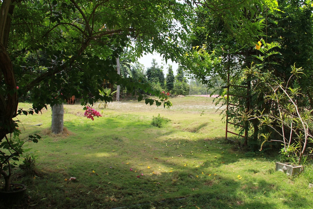 Anura Guest Inn 29/40