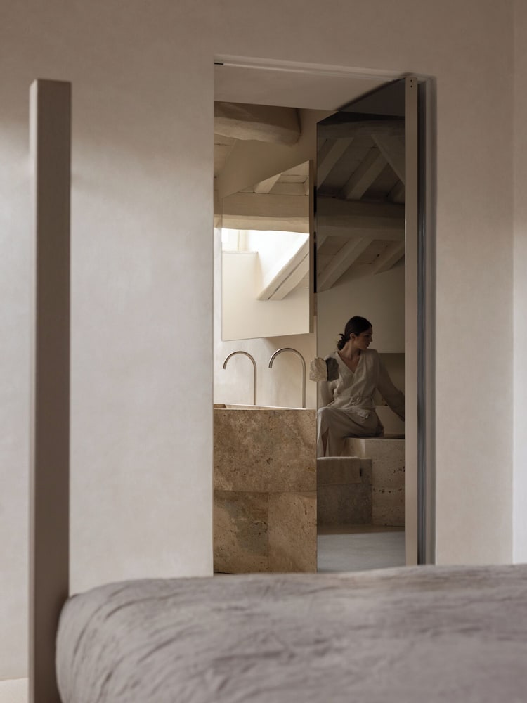 Nomos Hotel 1/31