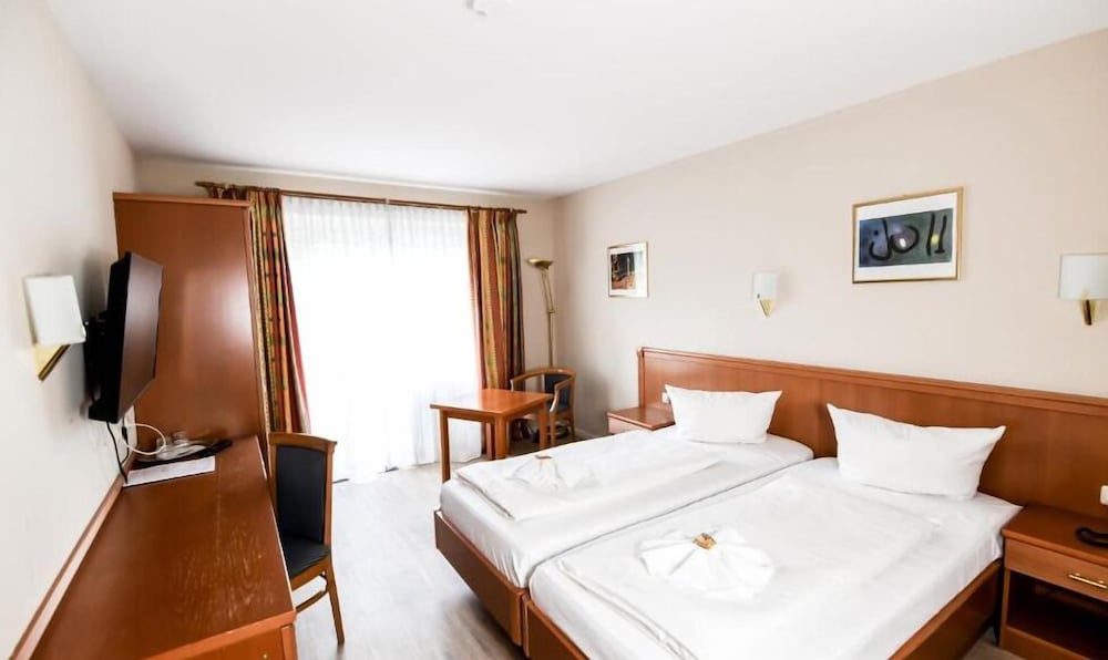 Hotel Blutenburg 11/50