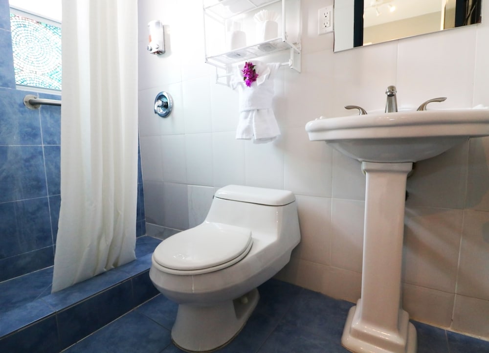 Hollywood Beach Suites Hostel Hotel 34/75