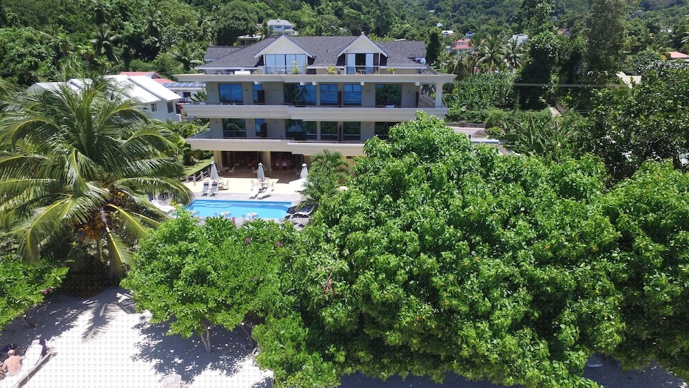 CROWN BEACH HOTEL 6/50