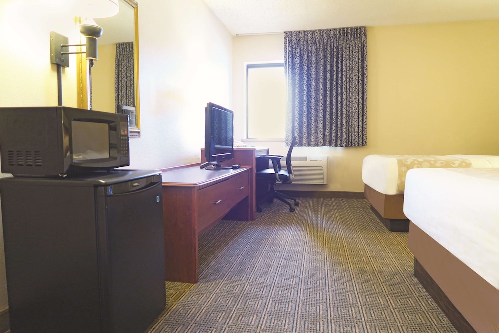 La Quinta Inn Milwaukee Airport/Oak Creek 20/53