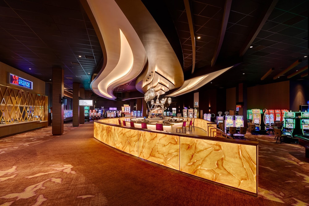 Angel of the Winds Casino Hotel 38/39
